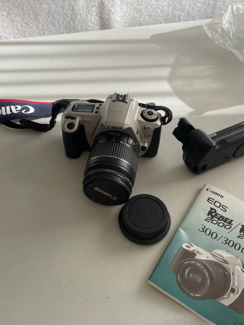Canon EOS Rebel 2000 35mm SLR Film Camera Bundle -  Vintage Analogue Aesthetic - Picture 2 of 13